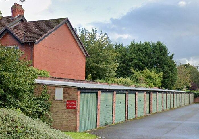 Garage / Parking To Rent In Garage At Lynden Lea, M33