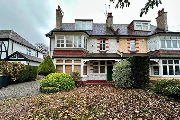 4 Bedroom Flat For Sale In Birdhurst Gardens, South Croydon, CR2