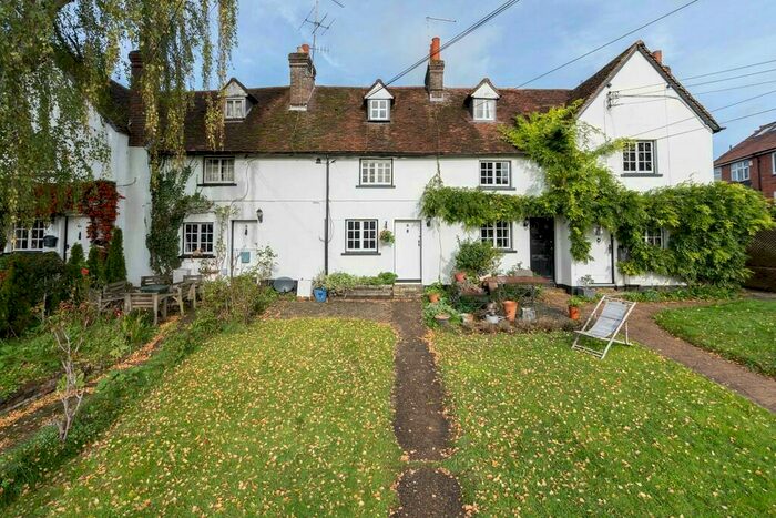 2 Bedroom Terraced House To Rent In The Borough, Betchworth, RH3