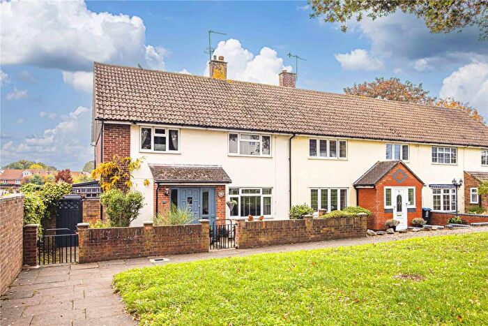 3 Bedroom End Of Terrace House For Sale In Daggsdell Road, Warners End, Hemel Hempstead, Hertfordshire, HP1