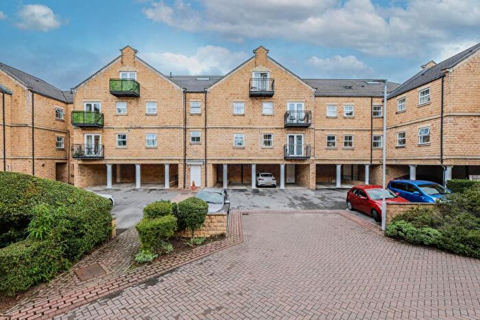 2 Bedroom Flat For Sale In Narrowboat Wharf, Leeds, West Yorkshire, LS13