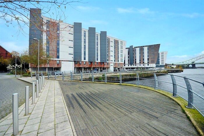 2 Bedroom Flat To Rent In Lock, The Decks, Runcorn, WA7