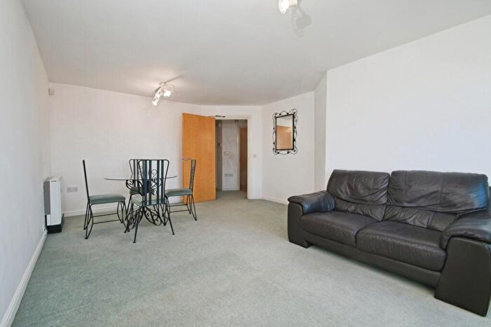 1 Bedroom Flat For Sale In Vellacott Close, Cardiff, CF10