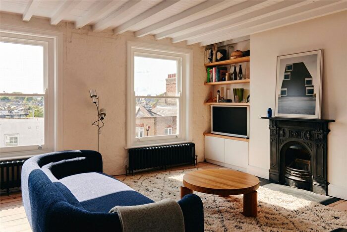 2 Bedroom Flat For Sale In Stoke Newington High Street, Hackney, London, N16