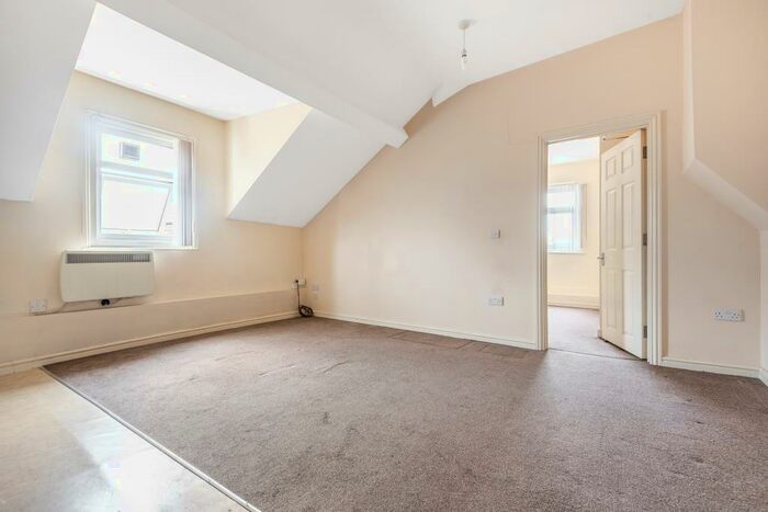 2 Bedroom Apartment To Rent In Gorse Hill, Swindon, SN2