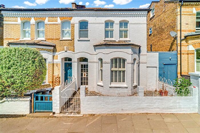3 Bedroom Semi Detached House For Sale In Wakehurst Road, SW11