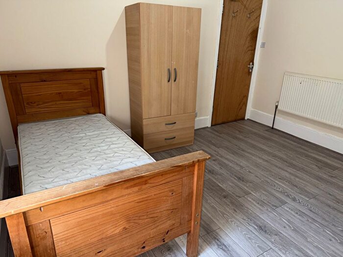 1 Bedroom Property To Rent In Friern Barnet Road, London, N11