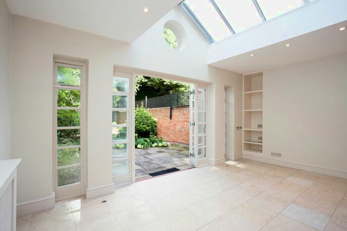 5 Bedroom Mews House To Rent In Cadogan Lane, Belgravia, SW1X