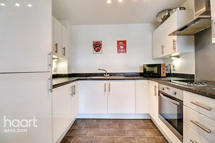 1 Bedroom Apartment For Sale In Southernhay Close, Basildon, SS14