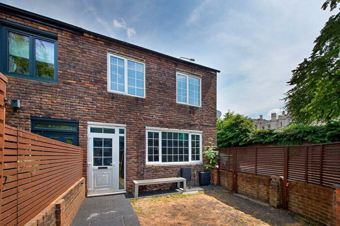 3 Bedroom End Of Terrace House To Rent In Arabella Drive, East Sheen, SW15