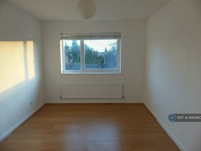 1 Bedroom Flat To Rent In Percy Gardens, Enfield, EN3