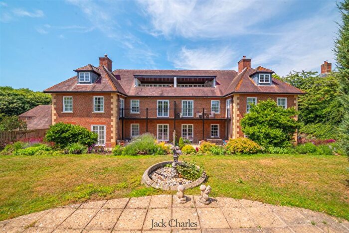 2 Bedroom Flat For Sale In Long Mill Lane, Platt, Sevenoaks, TN15