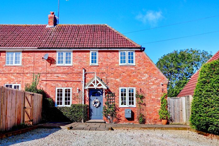 2 Bedroom Semi-Detached House For Sale In Pound Lane, Badby, West Northamptonshire, NN11