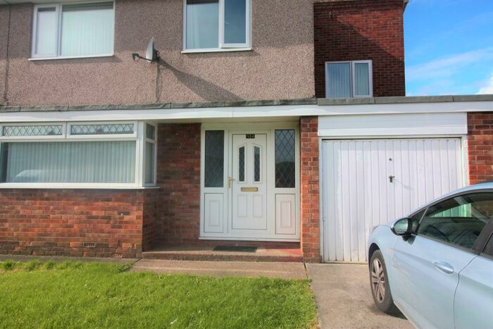 4 Bedroom Semi-Detached House To Rent In Ingram Drive, Blyth, NE24