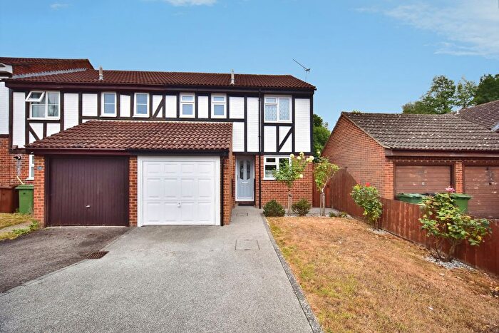 3 Bedroom End Of Terrace House For Sale In Orache Drive, Weavering, Maidstone, Kent, ME14