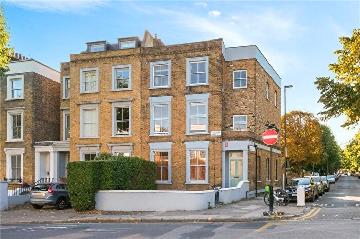 2 Bedroom Apartment For Sale In Mildmay Park, Islington, London, N1