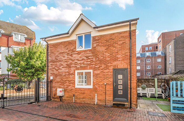 1 Bedroom Detached House To Rent In Mansion Road, Southsea, Hampshire, PO4