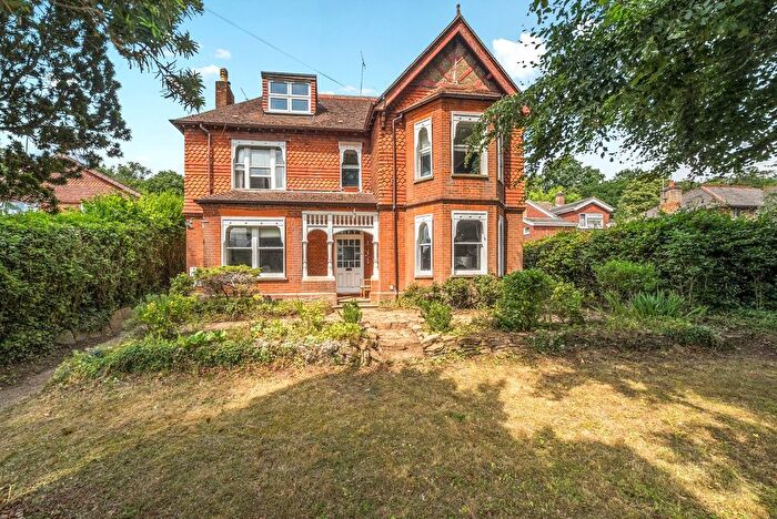 4 Bedroom Flat To Rent In Peperharow Road, Godalming, Surrey, GU7