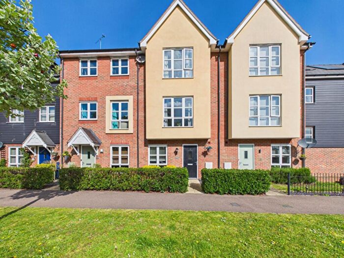 4 Bedroom Town House For Sale In Stadium Approach, The Green, Aylesbury, HP21