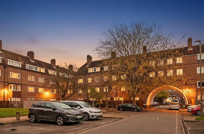 3 Bedroom Flat For Sale In Wandle Way, London, SW18