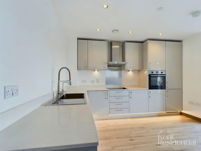 2 Bedroom Flat To Rent In Claribel Court, Mill Wood, Maidstone, ME14