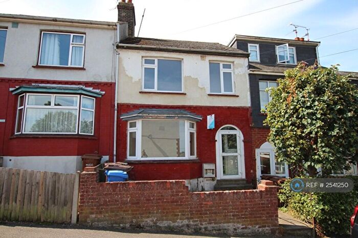 3 Bedroom Terraced House To Rent In Booth Road, Chatham, ME4