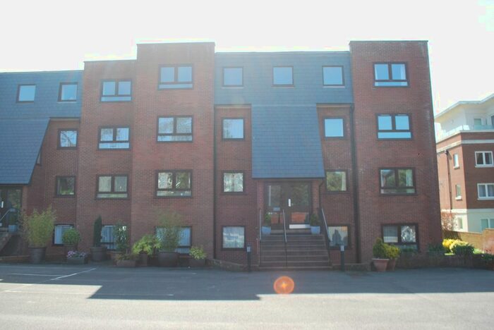 2 Bedroom Flat To Rent In Douglas Avenue, Exmouth, EX8