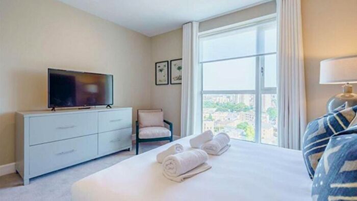 2 Bedroom Apartment To Rent In Westferry Circus, London, E14