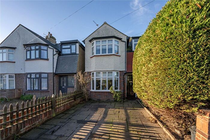 3 Bedroom End Terrace House For Sale In Westbrook Avenue, Hampton, TW12