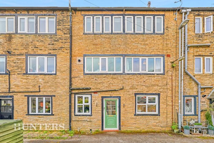 2 Bedroom Terraced House For Sale In Wrigley Place, Smithy Bridge, OL15
