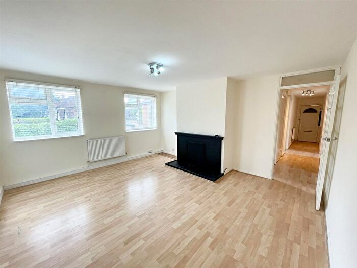 3 Bedroom Flat To Rent In Rectory Lane, Wallington, SM6