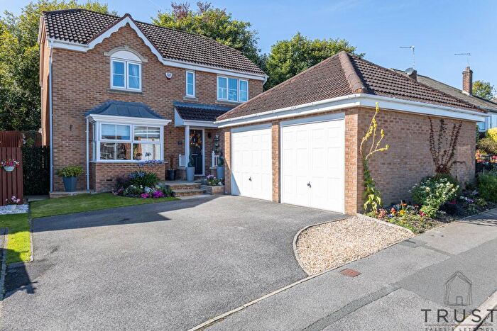 4 Bedroom Detached House For Sale In Pyenot Gardens, Cleckheaton, BD19