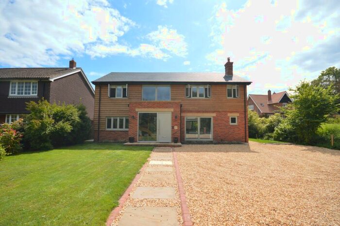 4 Bedroom Detached House To Rent In Park Lane, Milford On Sea, Lymington, Hampshire, SO41