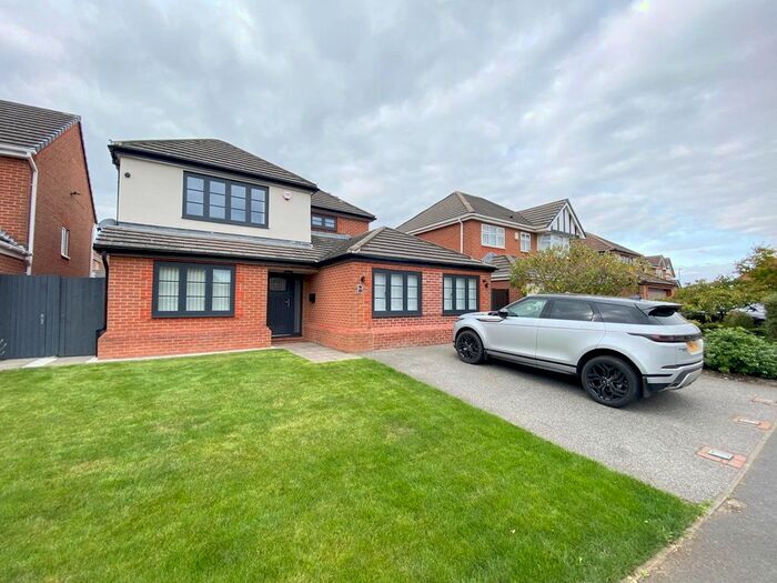 4 Bedroom Detached House For Sale In Greenfield Crescent, Grange Moor, Wakefield, WF4
