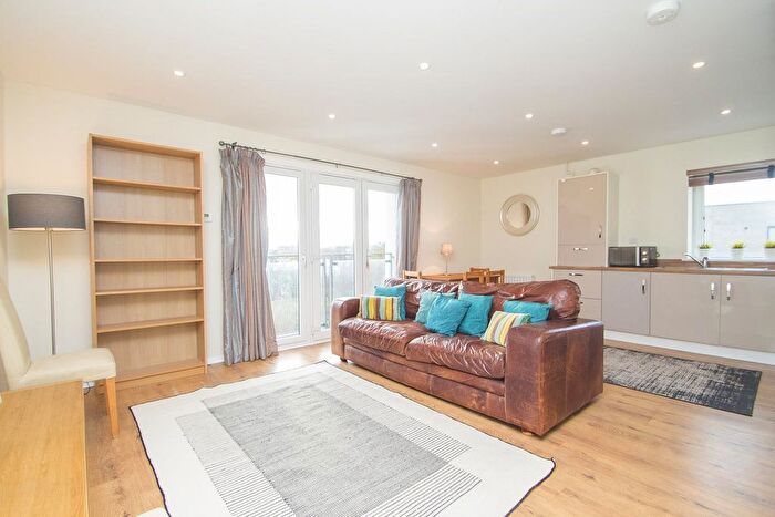 2 Bedroom Flat To Rent In Arneil Drive, Varcity North, Edinburgh, EH5