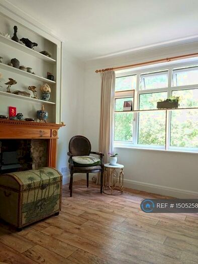 2 Bedroom Flat To Rent In Martin Way, Morden, SM4