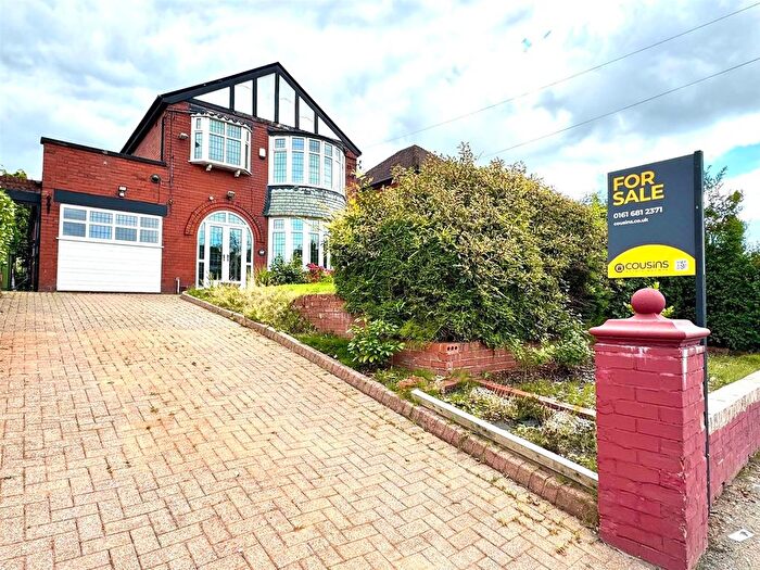 4 Bedroom Detached House For Sale In Broadway, Chadderton, Oldham, OL9