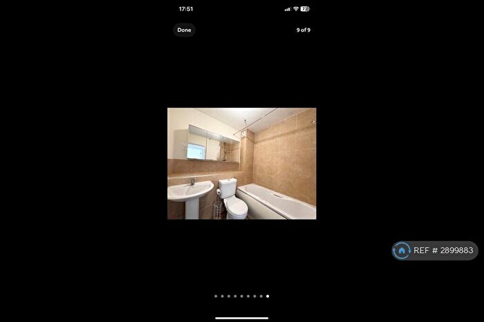 2 Bedroom Flat To Rent In Barnwood Close, Guildford, GU2