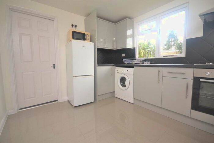 1 Bedroom Flat To Rent In London Road, Reading, RG6