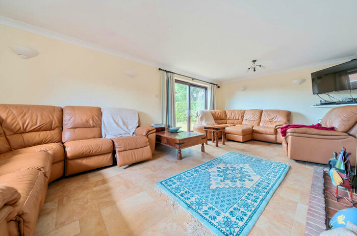 4 Bedroom Detached House For Sale In April Grove, Sarisbury Green, Hampshire, SO31