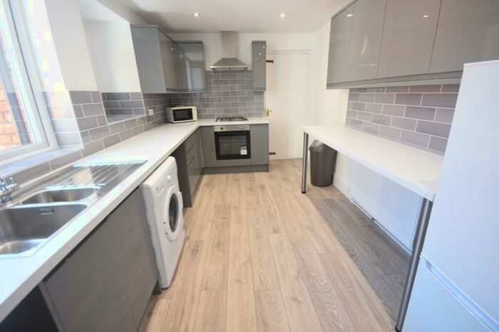 5 Bedroom Maisonette To Rent In Lavender Gardens, Jesmond, NE2