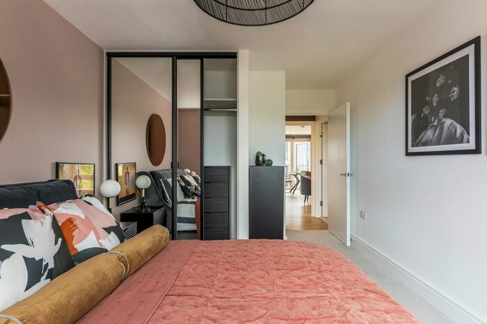 2 Bedroom Flat To Rent In Desborough Road, High Wycombe, HP11