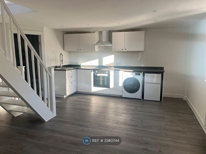 1 Bedroom Flat To Rent In Interlinks House, Hendon, NW4