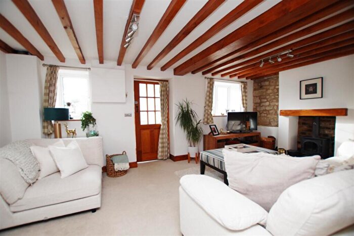 2 Bedroom Cottage To Rent In High Street, Wanborough, Swindon, SN4