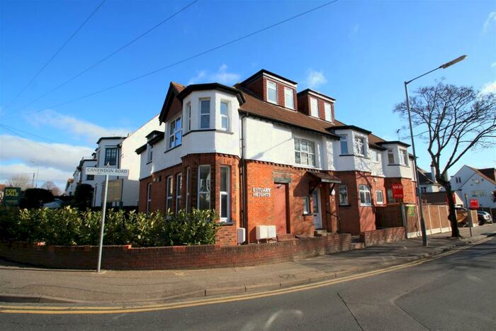 3 Bedroom Apartment To Rent In Valkyrie Road, Westcliff-On-Sea, SS0