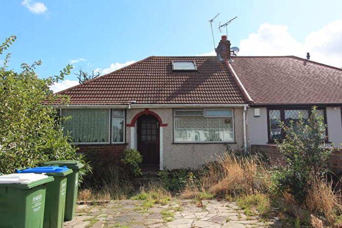 3 Bedroom Semi-Detached Bungalow For Sale In Wenvoe Avenue, Bexleyheath, DA7