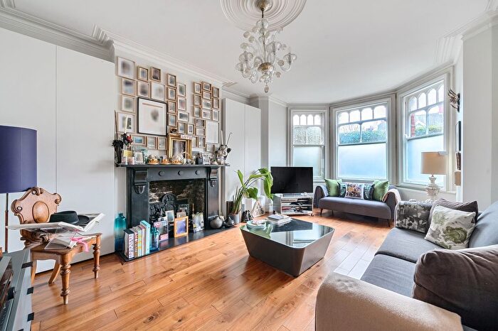 5 Bedroom Terraced House For Sale In High Road, Whetstone, N20
