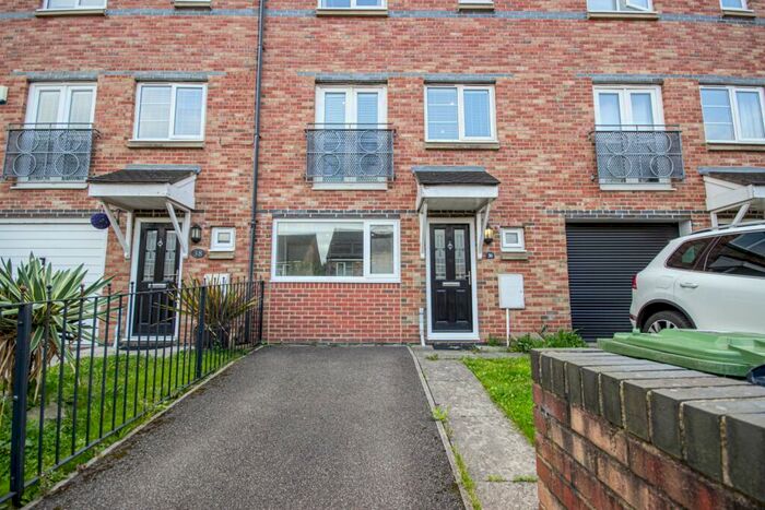 4 Bedroom Terraced House To Rent In St. Cuthberts Road, Gateshead, Tyne And Wear, NE8
