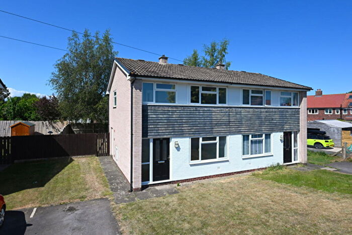 3 Bedroom Semi-Detached House For Sale In Kent Close, Ripon, HG4