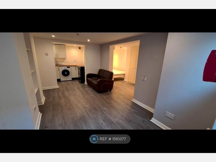 Studio To Rent In Roundhay, Leeds, LS8